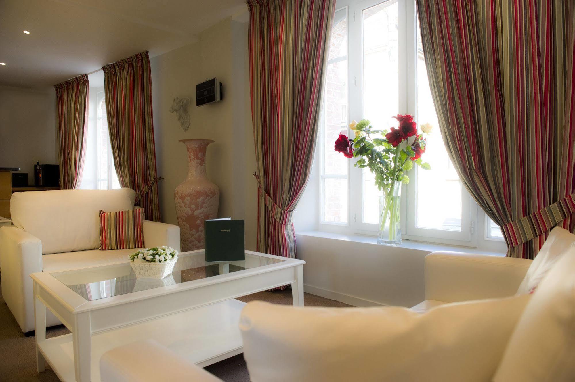 Hotel Burgevin Сюлли-сюр-Луар Экстерьер фото